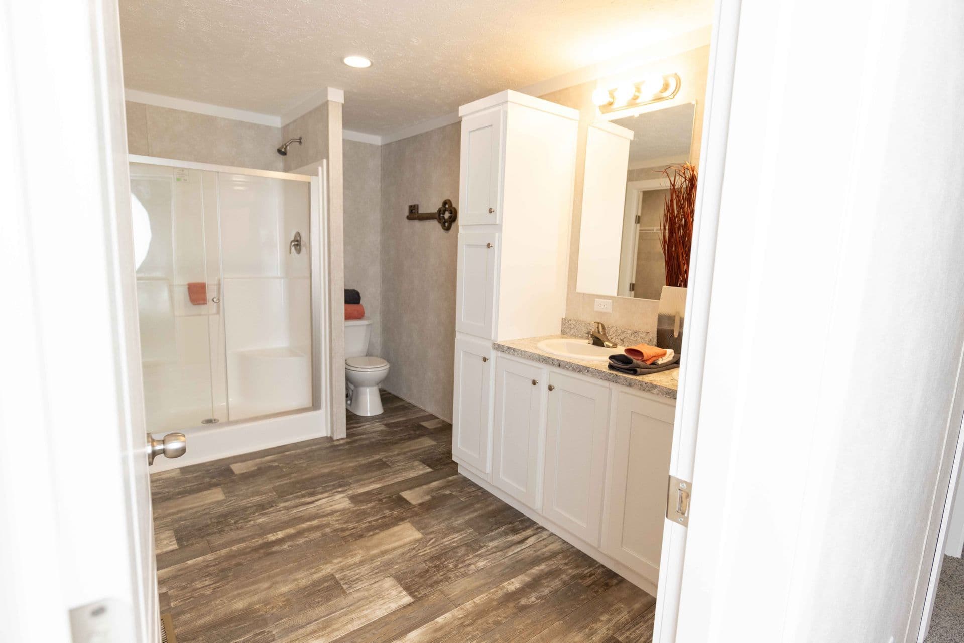 Freeman (lot model) bathroom home features