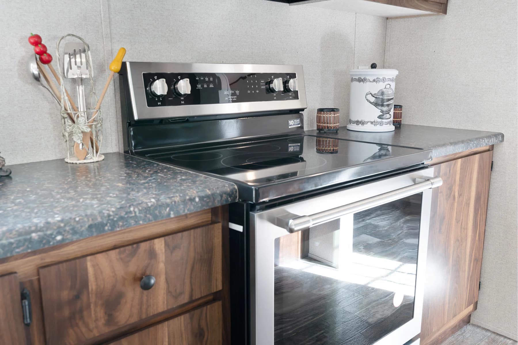 Crown kitchen home features