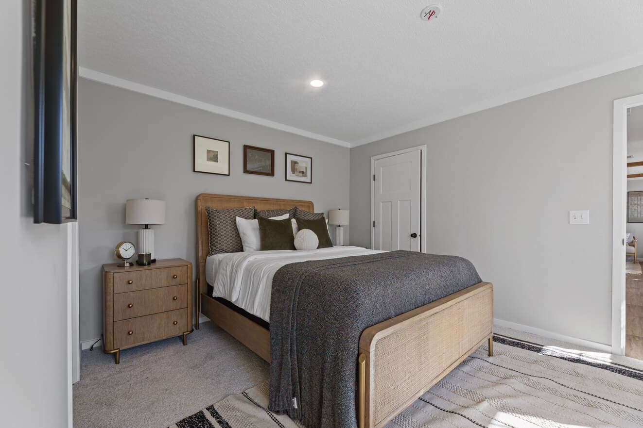 Helix 16763n bedroom home features