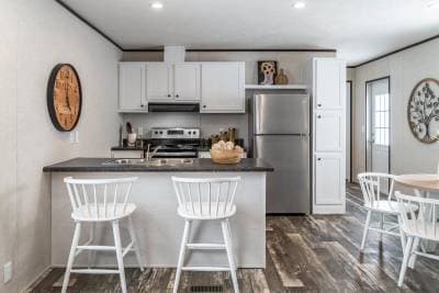 Ridge community kitchen home features