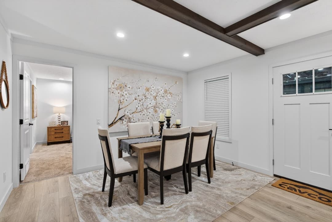 Aura 28644n interior home features