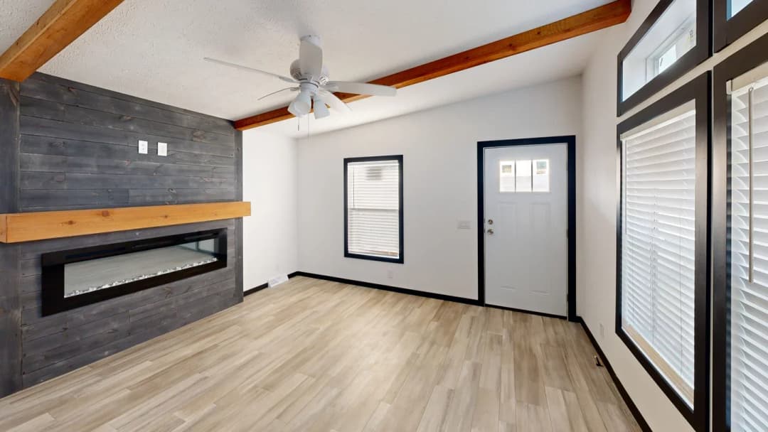6481ls (16’ stretch) interior home features