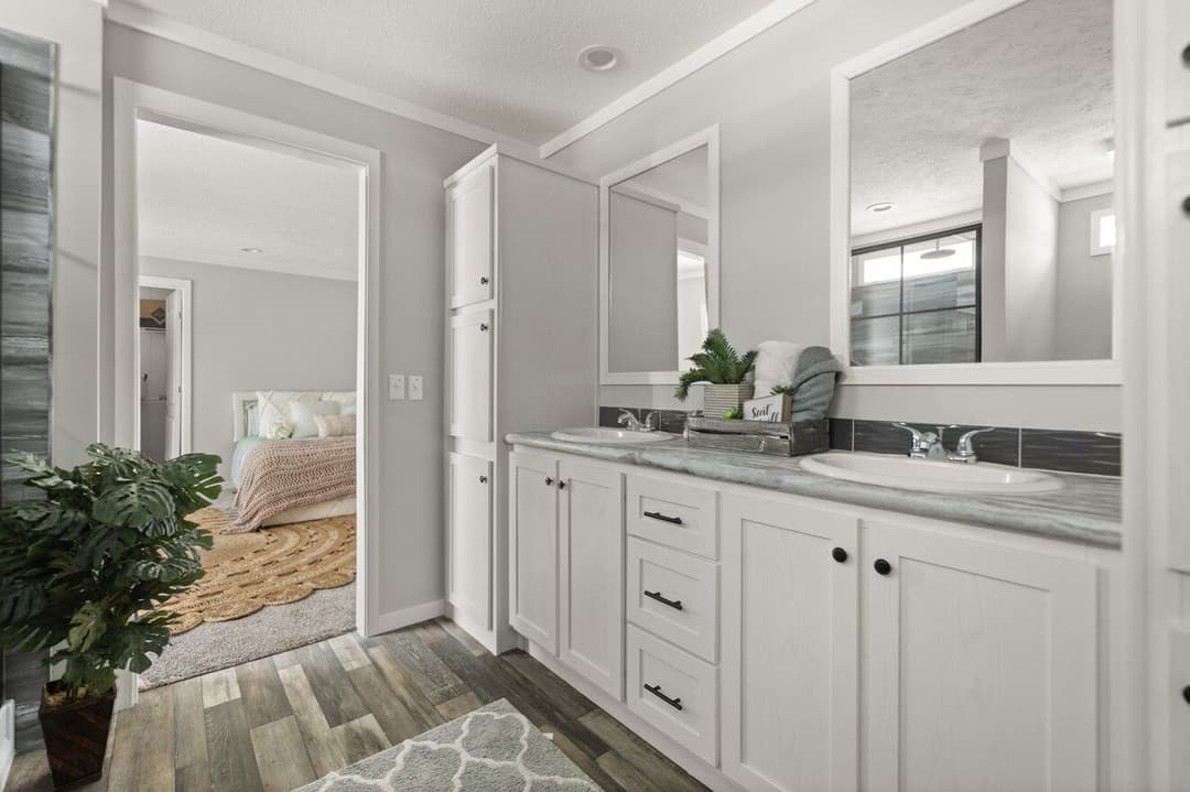 Bella (lot model) bathroom home features
