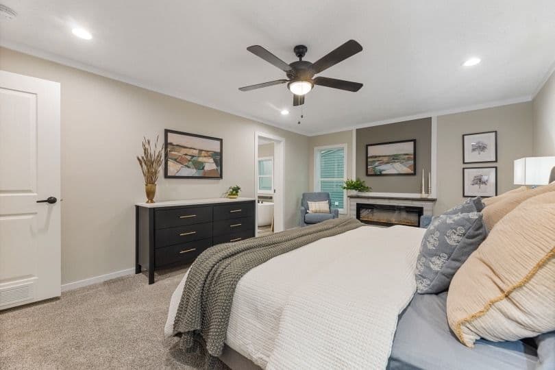 Stratos (lot model) bedroom home features