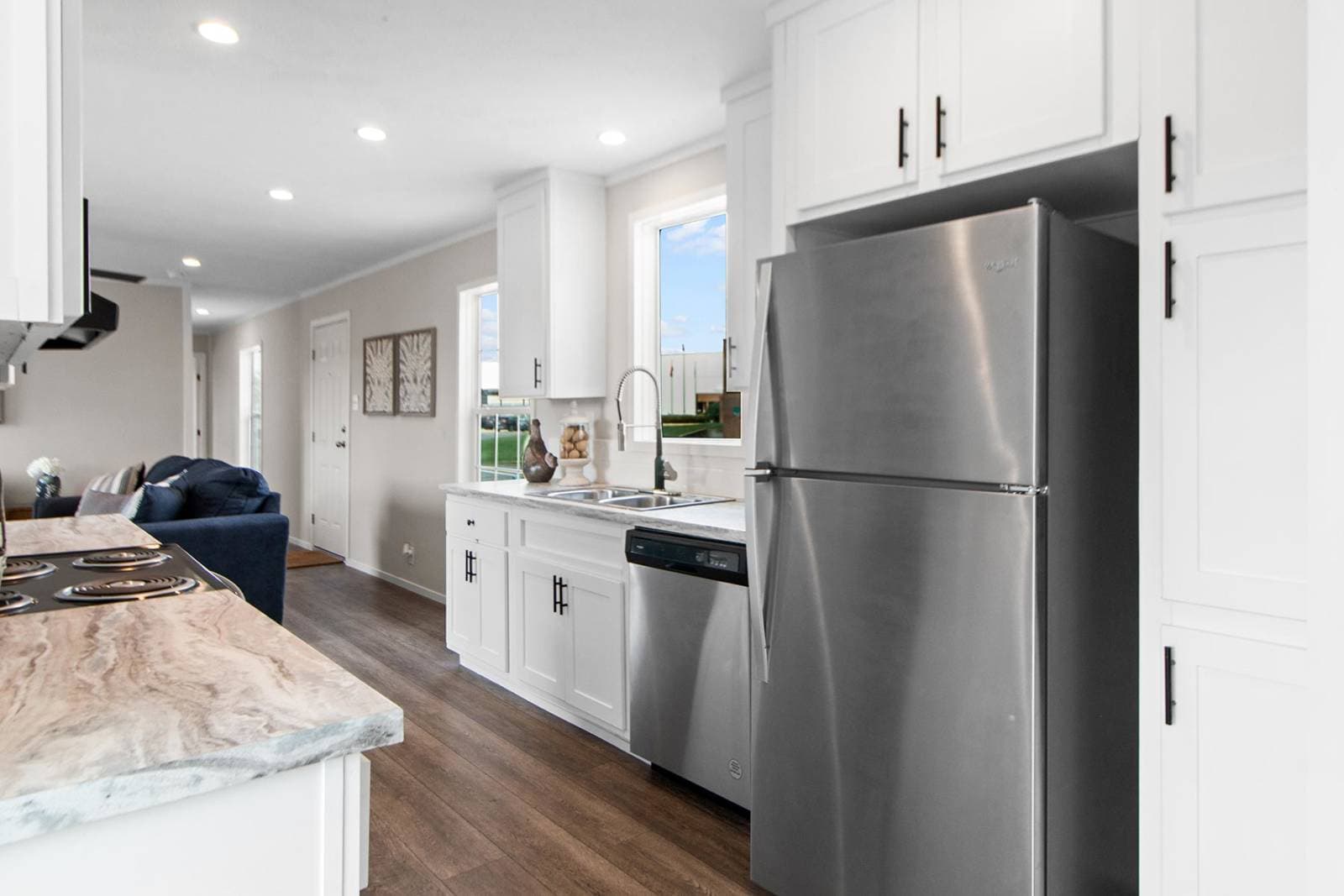 Sierra (lot model) kitchen home features