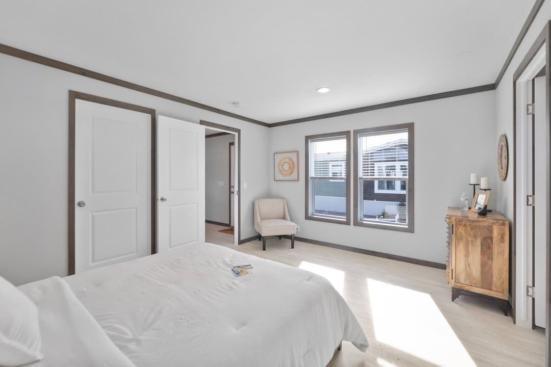 Pioneer bedroom home features