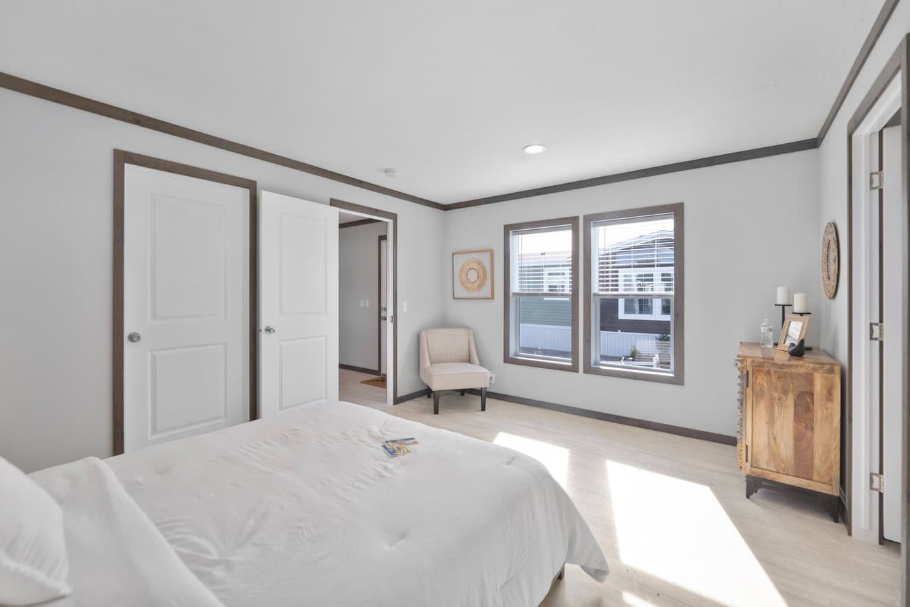 Pioneer bedroom home features