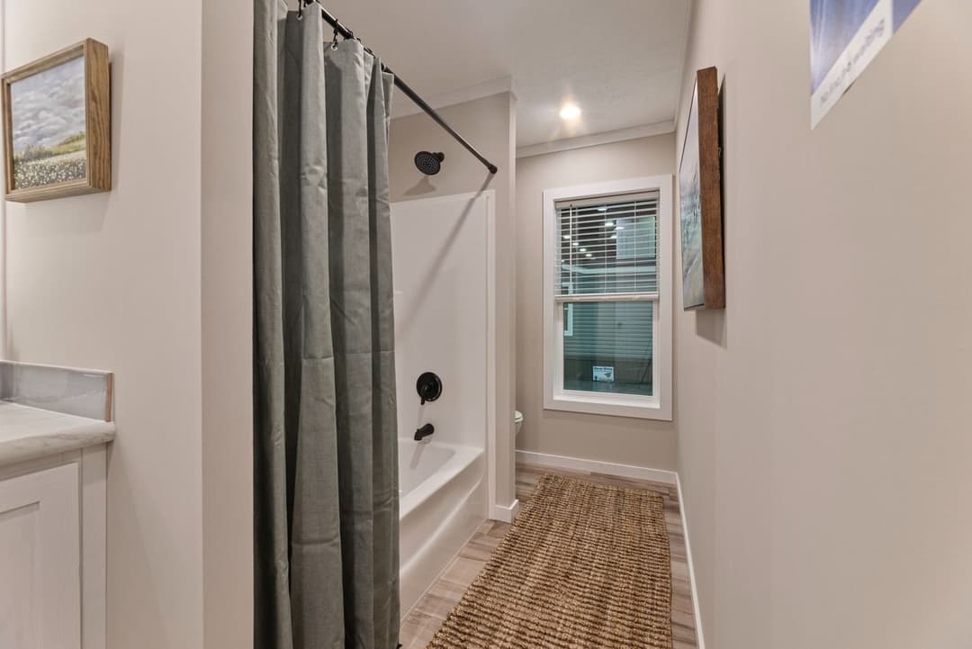 Atmos (lot model) bathroom home features