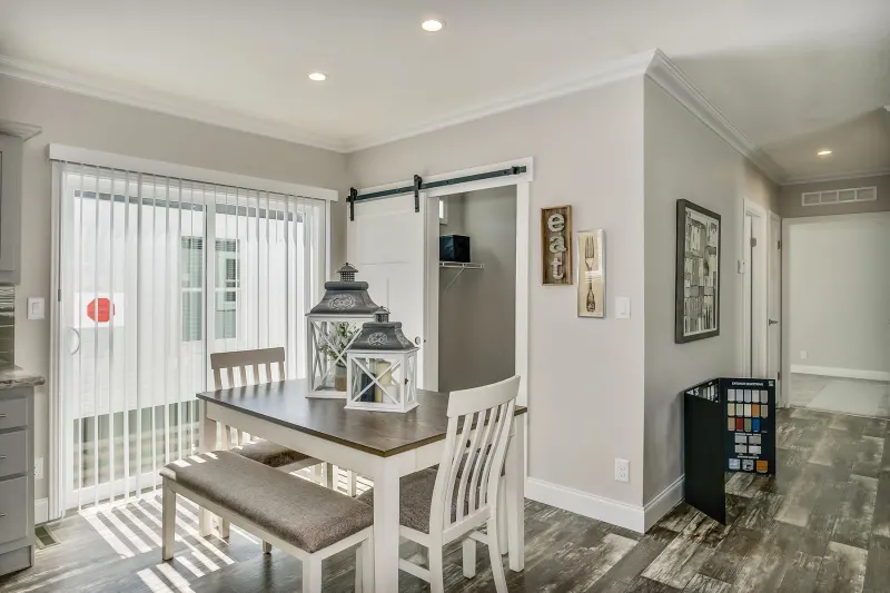 Skyliner 4732b interior home features