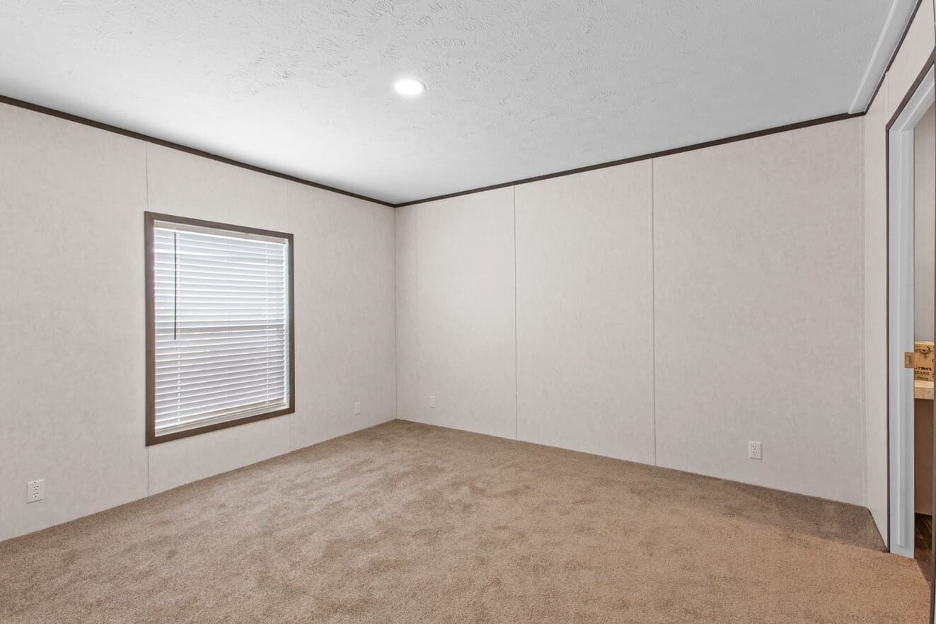 Express 28443w bedroom home features