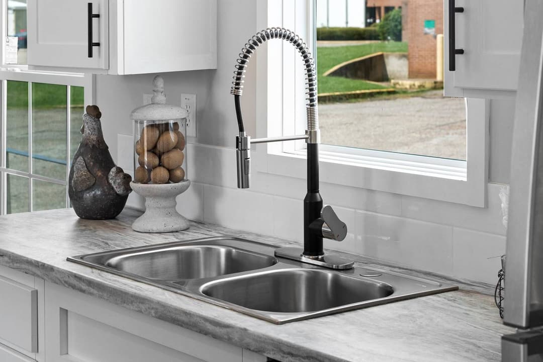 Sierra (lot model) kitchen home features