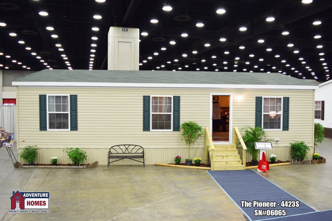 Pioneer | 4423s hero, elevation, and exterior home features