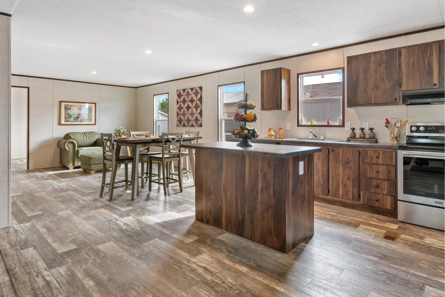 Crown kitchen home features