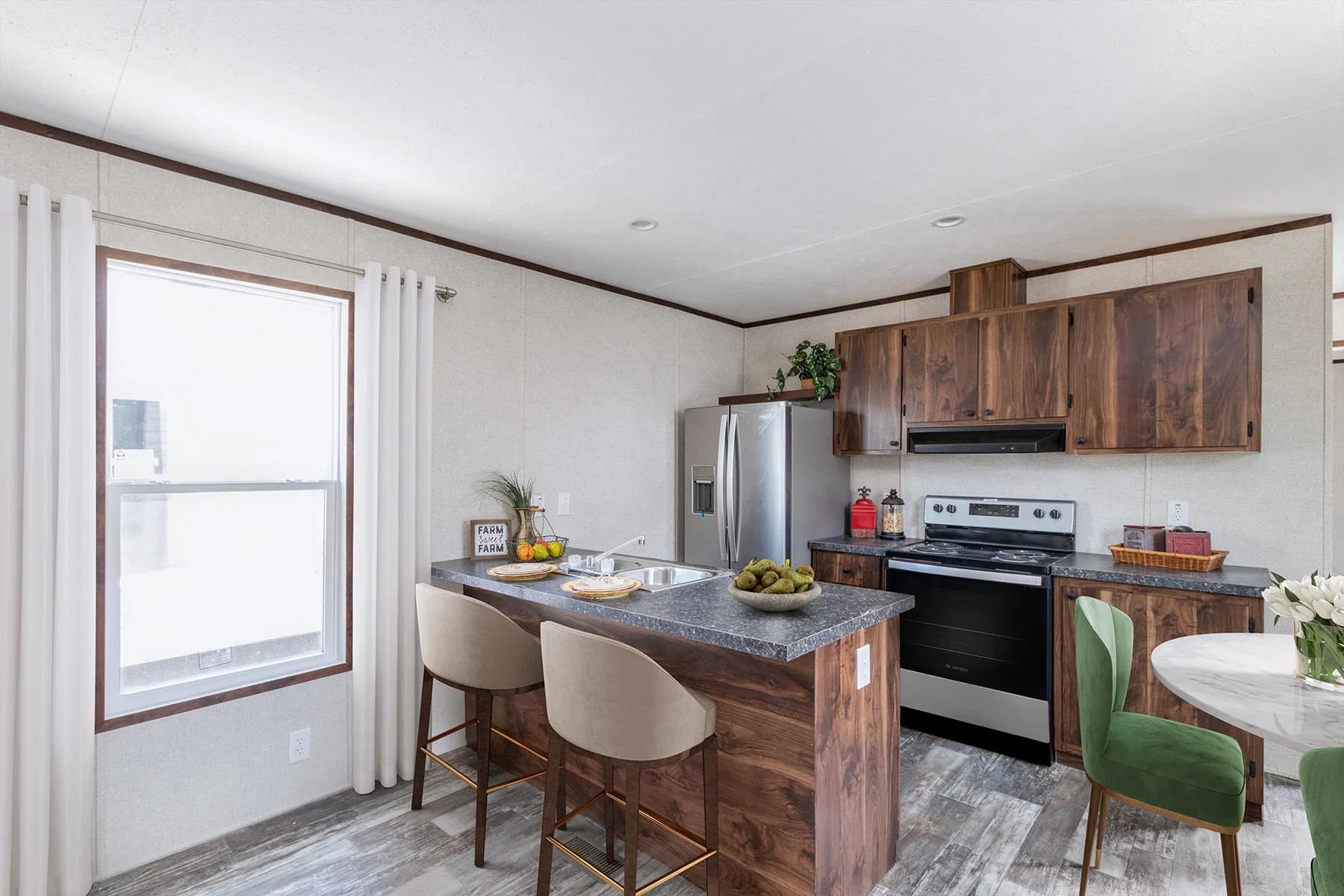 Zenith community kitchen home features