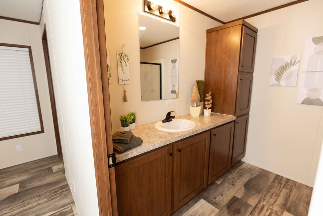 Benton (lot model) bathroom home features