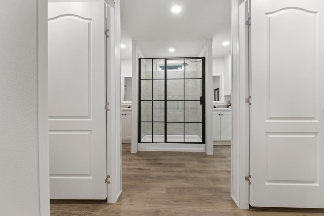 Champ (lot model) bathroom home features