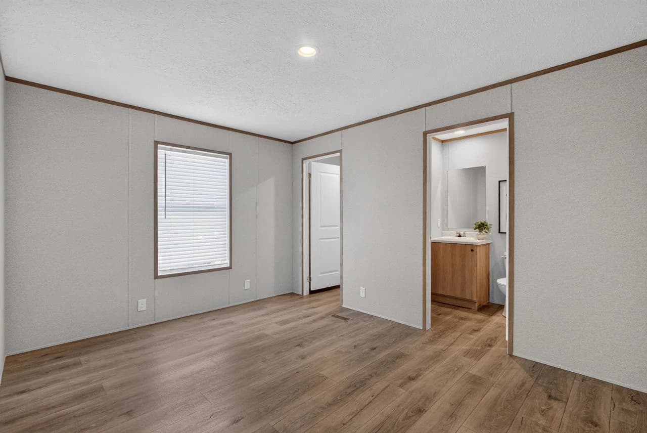 Ozark bedroom home features
