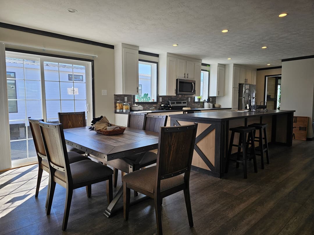 St. charles (lot model) interior home features