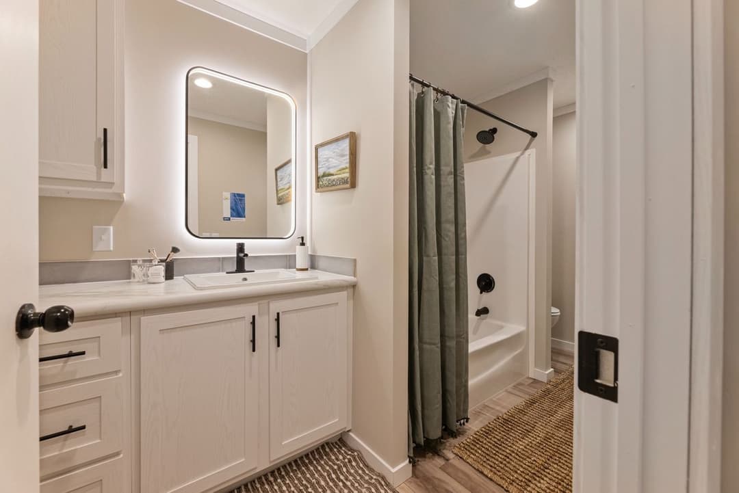 Atmos (lot model) bathroom home features