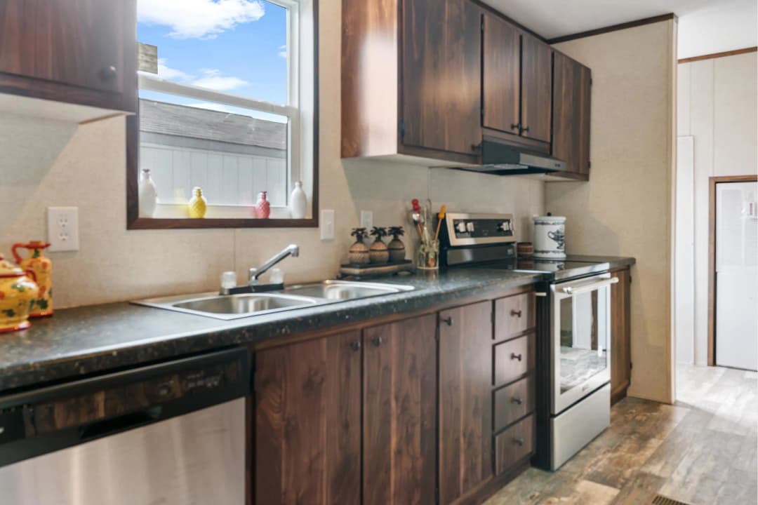Crown kitchen home features