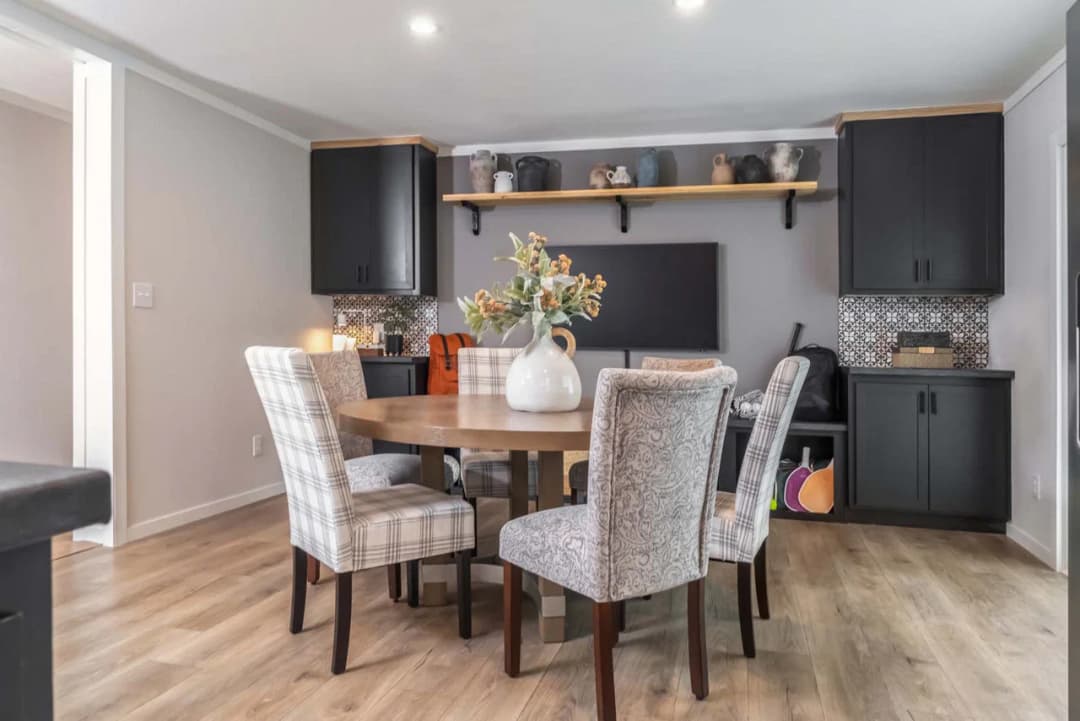 Bourbon interior home features