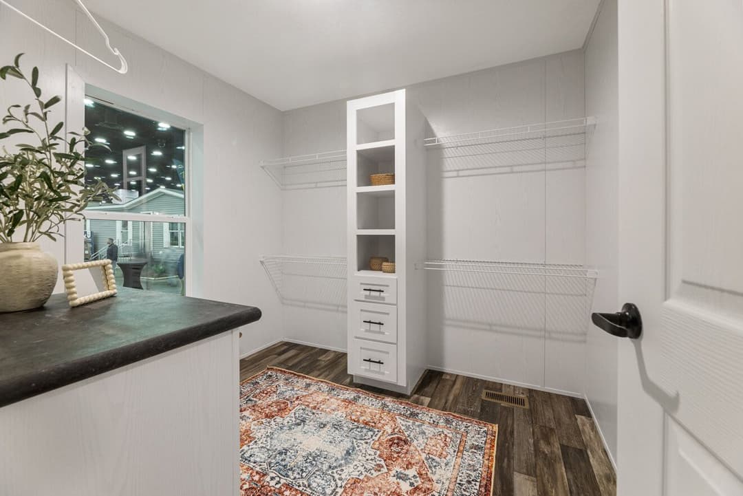 Stratos (lot model) interior home features
