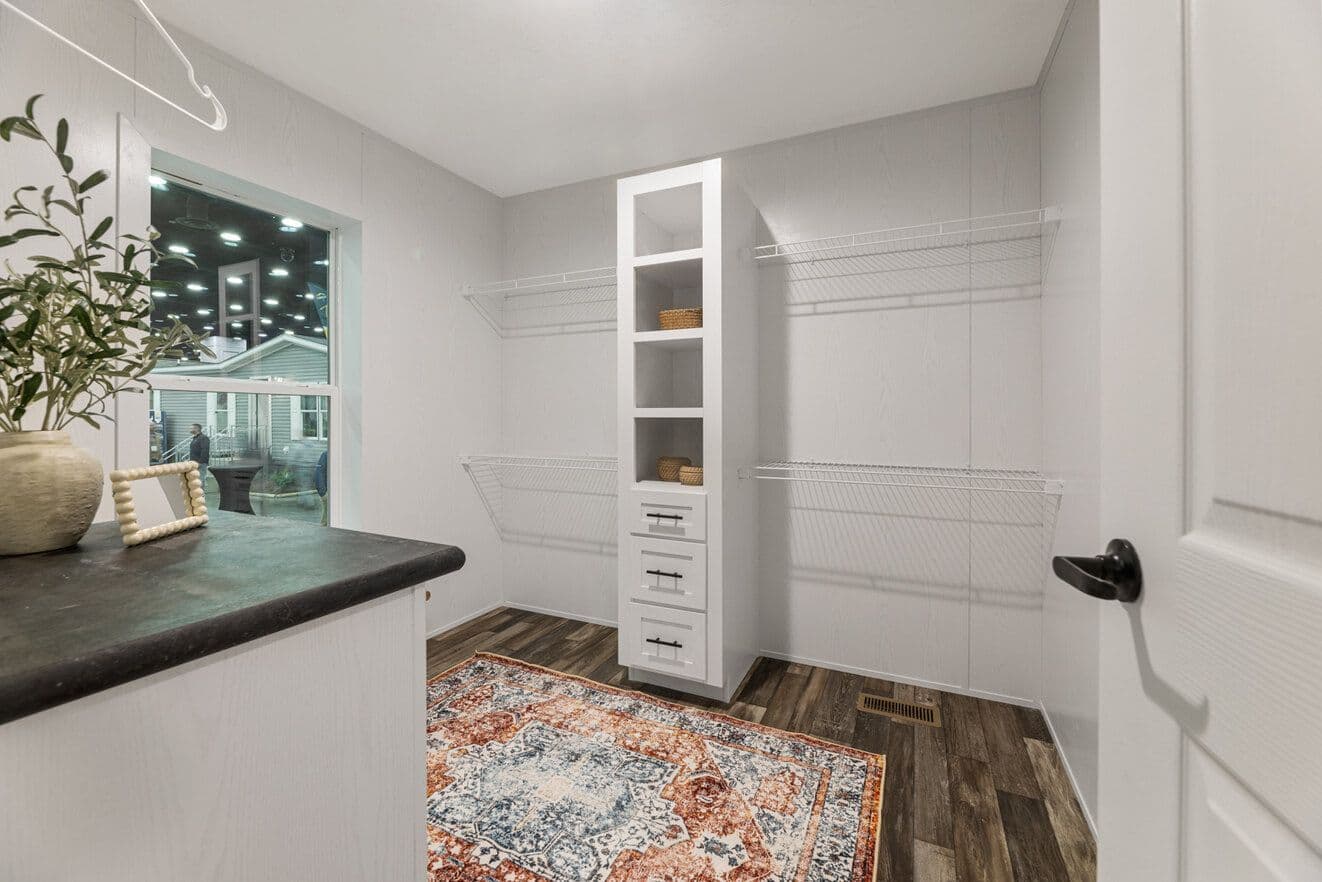 Stratos (lot model) interior home features