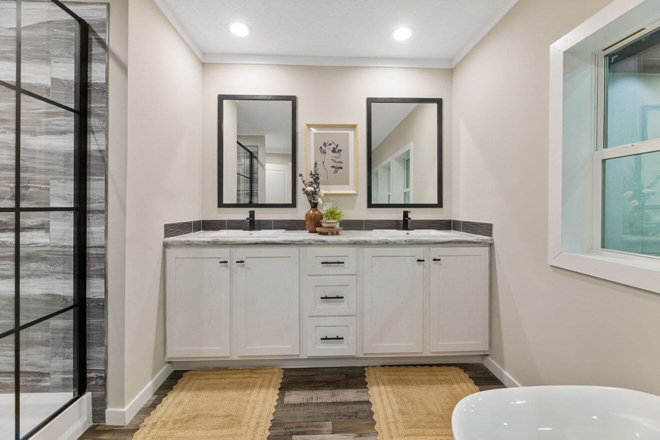 Stratos (lot model) bathroom home features
