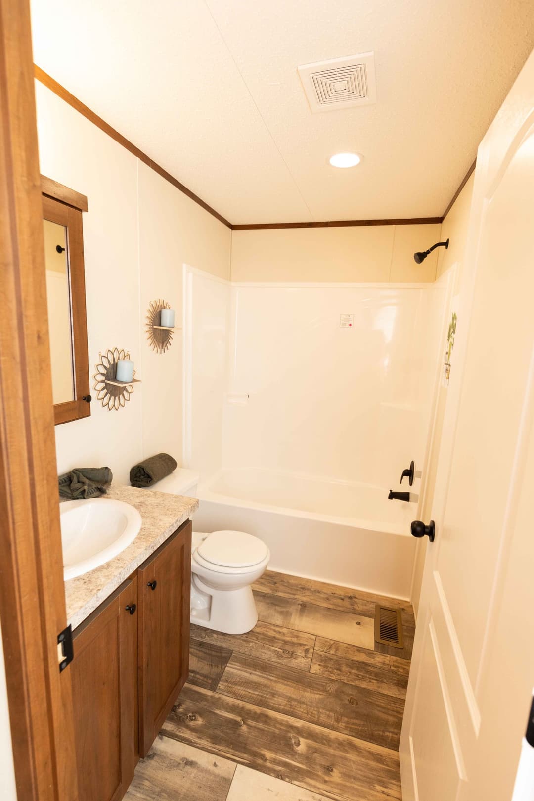 Benton (lot model) bathroom home features