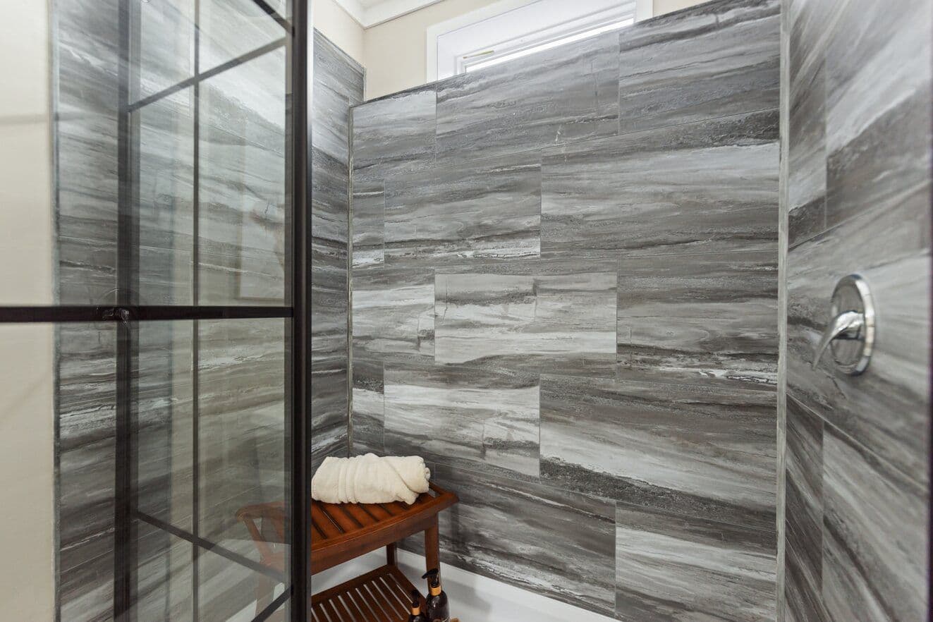Escape (lot model) bathroom home features
