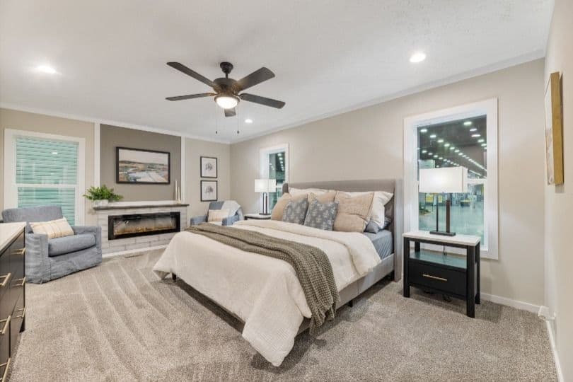 Stratos (lot model) bedroom home features