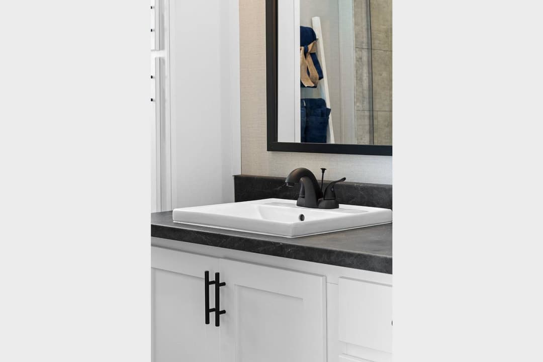 Sierra (lot model) bathroom home features