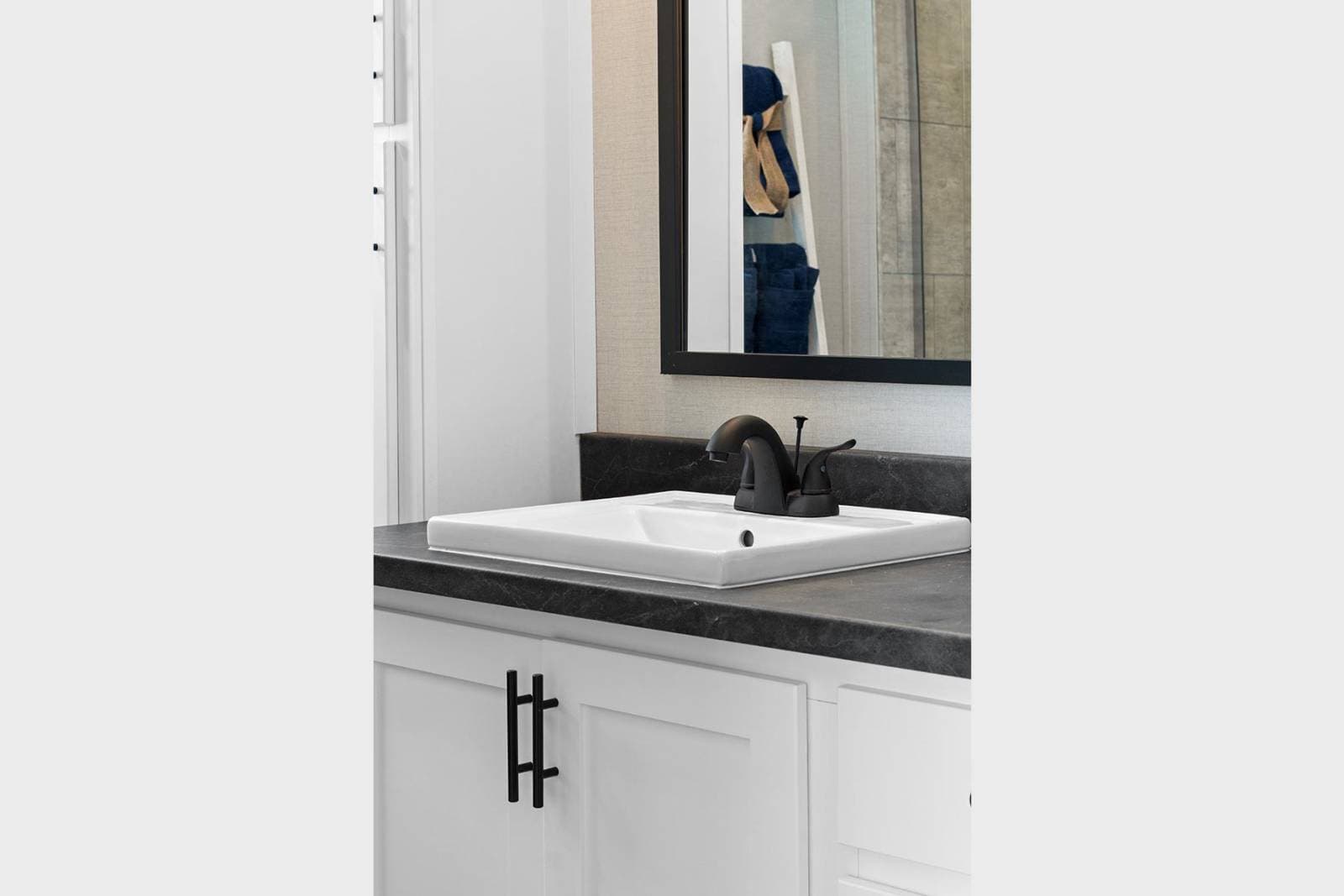 Sierra (lot model) bathroom home features