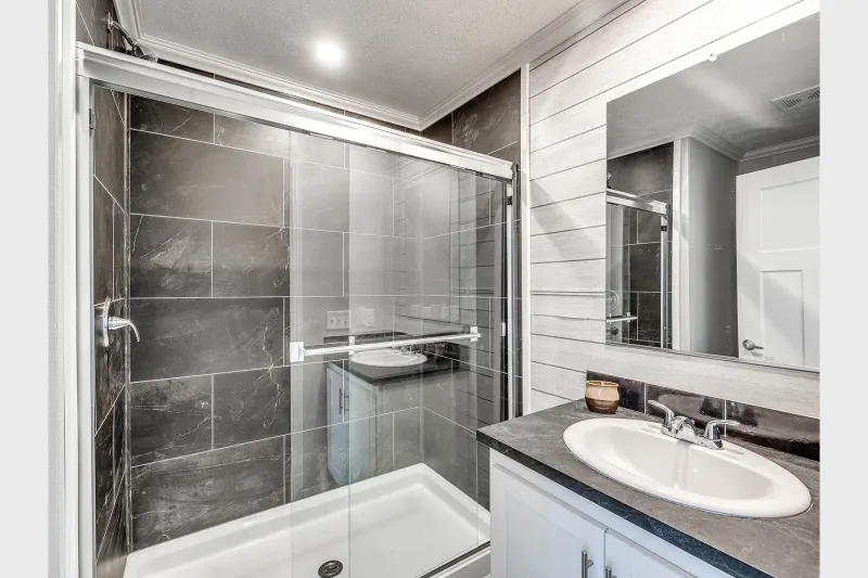 Prairie dune 8312 bathroom home features