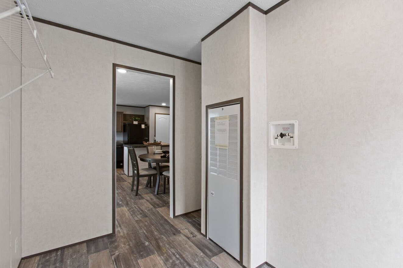 Express 28443w interior home features