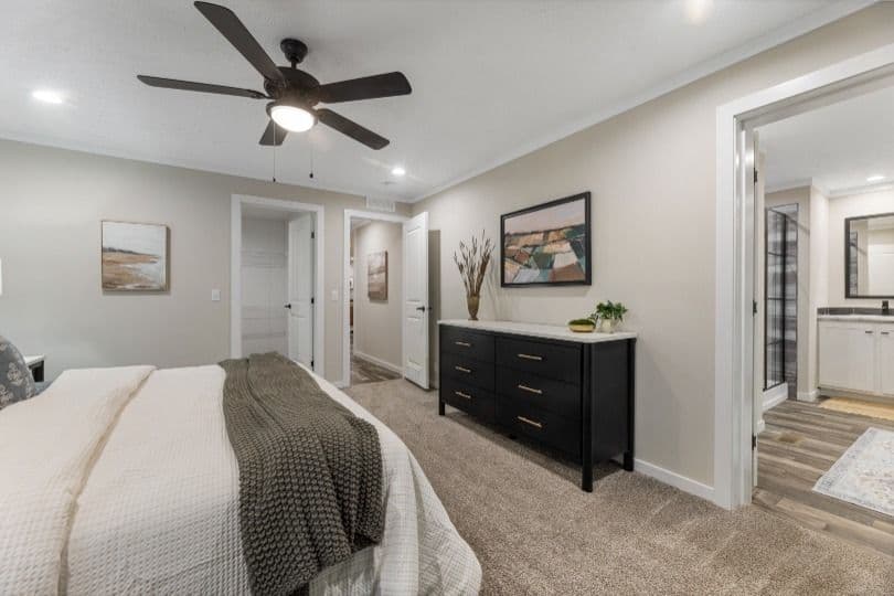 Stratos (lot model) bedroom home features