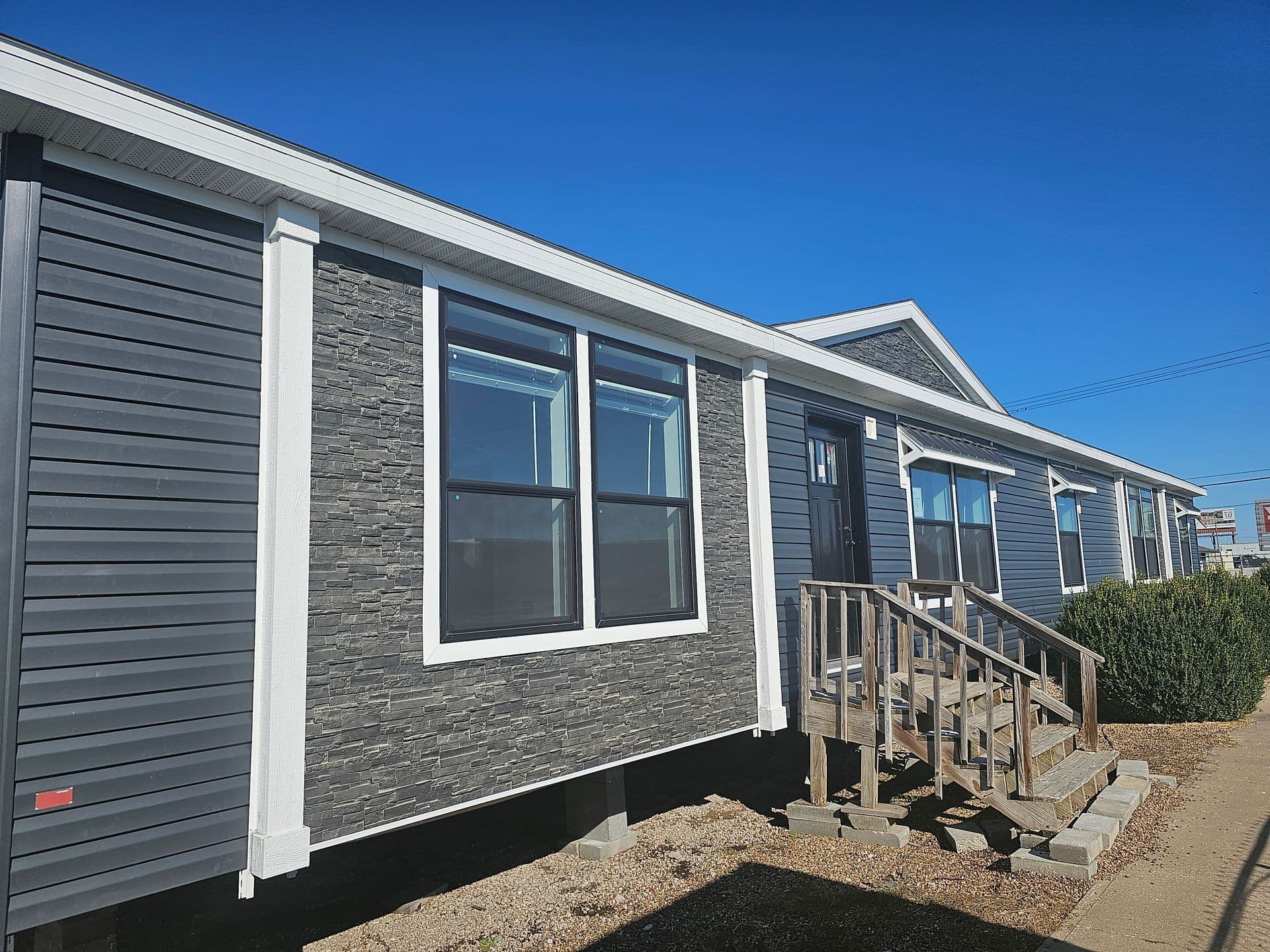 Stone mountain (lot model) hero and exterior home features