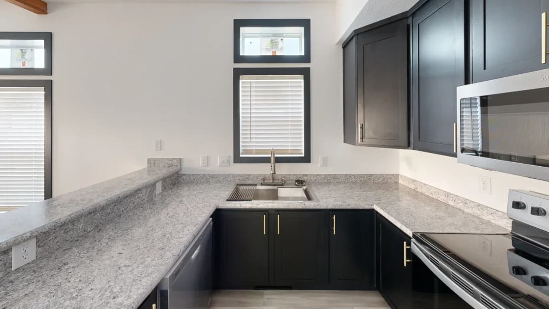 6481ls (16’ stretch) kitchen home features