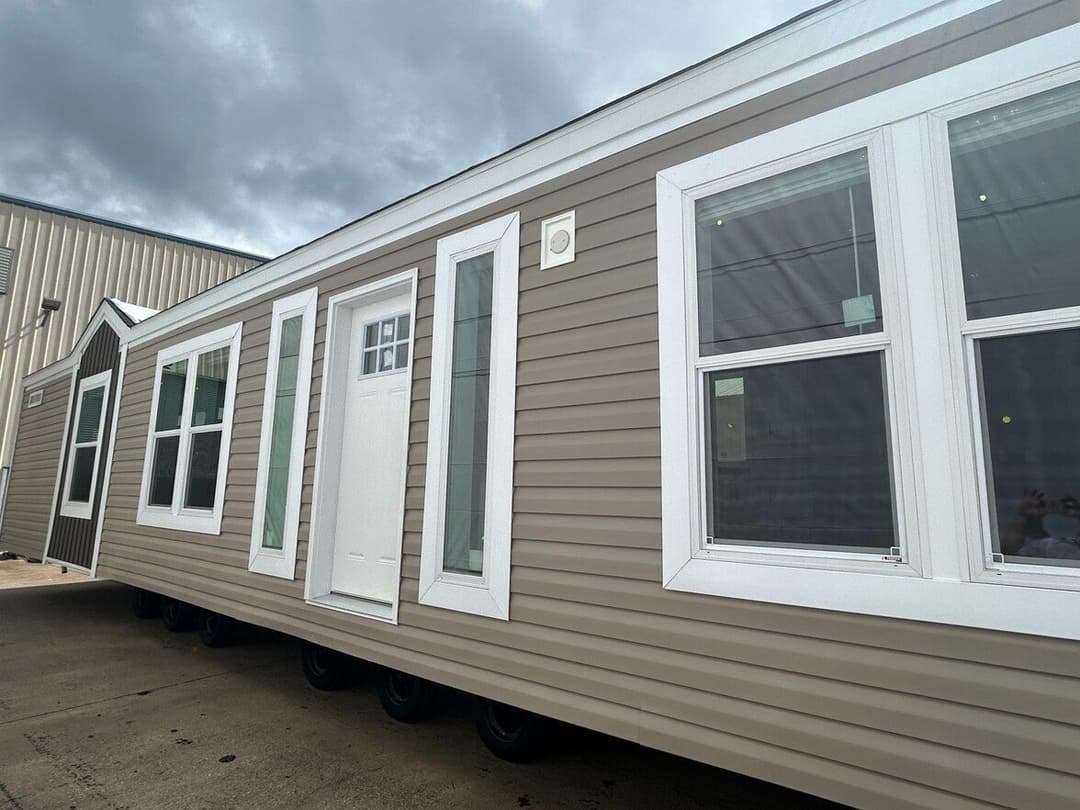 Twin peaks (lot model) exterior home features