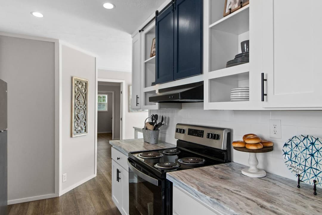 Sierra (lot model) kitchen home features