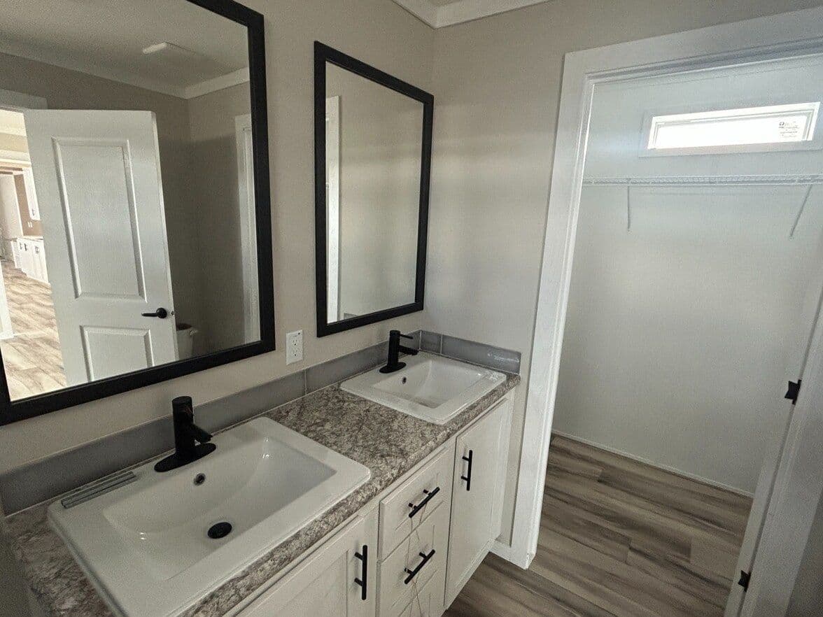 Twin peaks (lot model) bathroom home features
