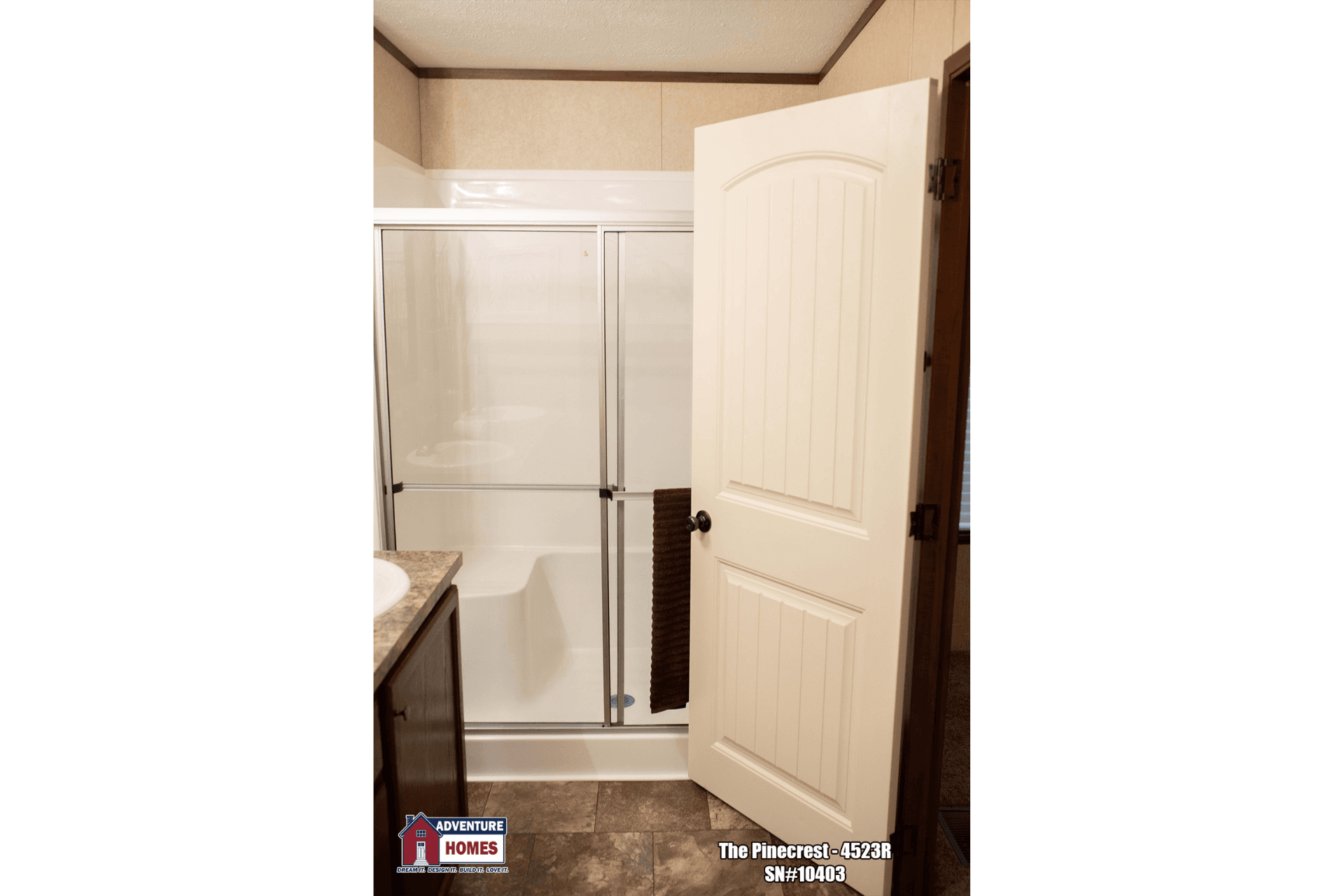 Pinecrest | 4523r bathroom home features