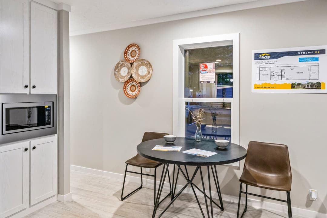 Urban 16462u interior home features