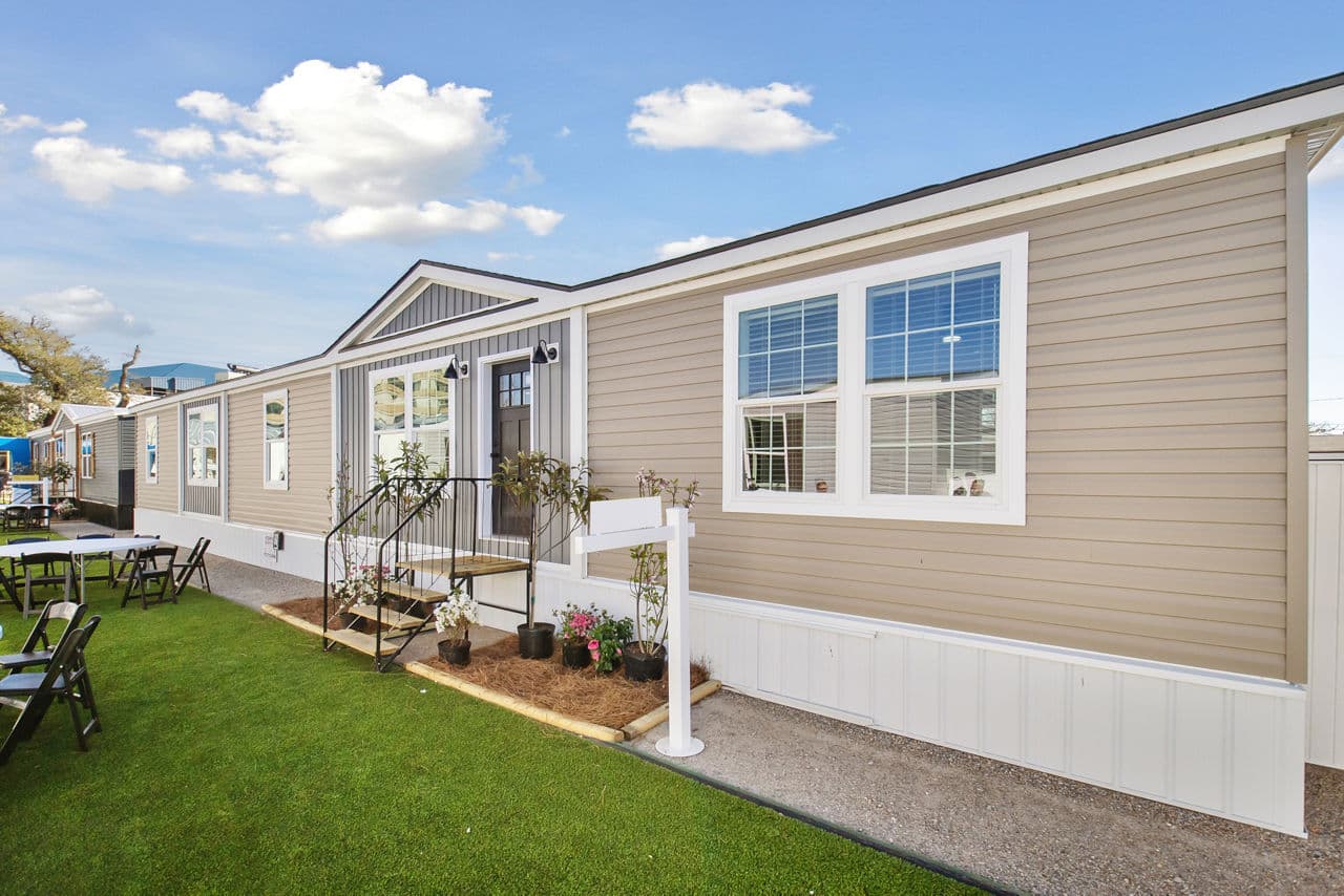 Birchwood exterior home features