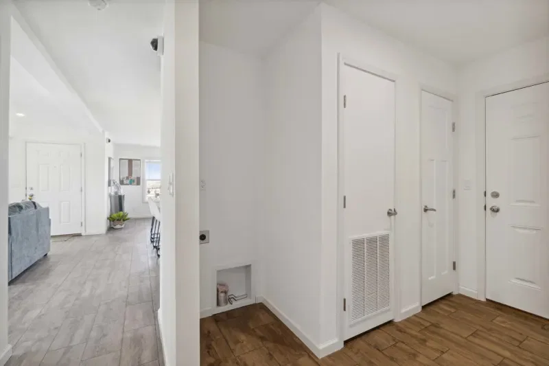 Apollo interior home features