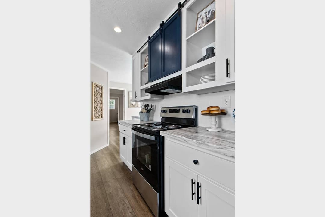 Sierra (lot model) kitchen home features
