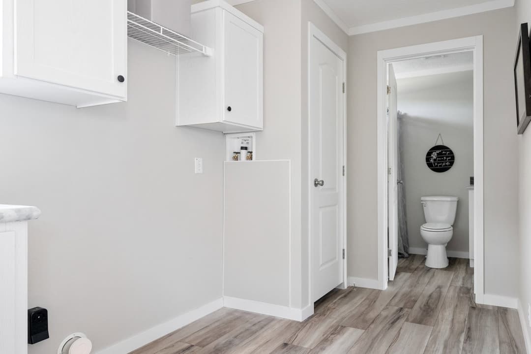 Champ bathroom home features