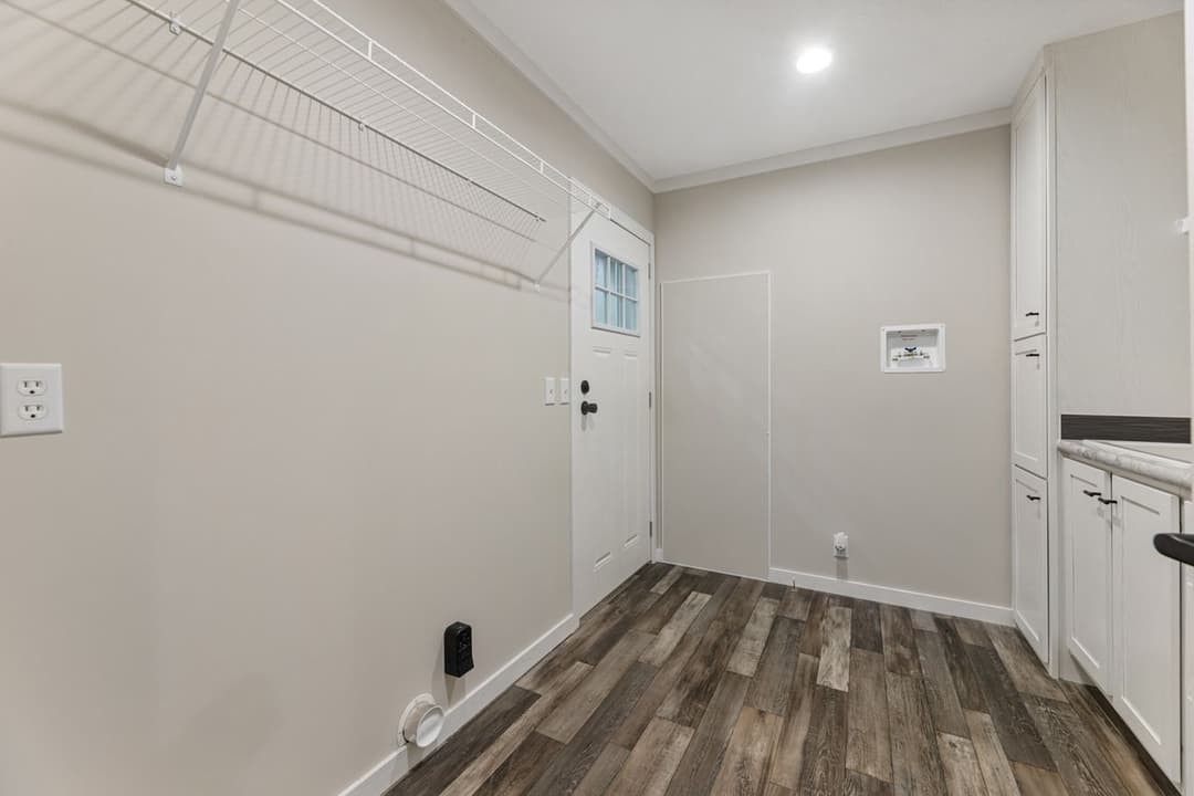 Stratos (lot model) interior home features