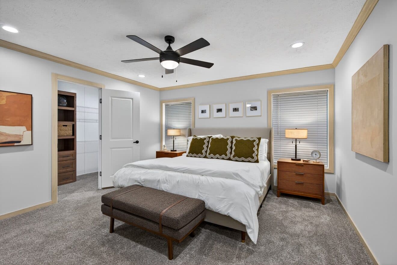 Ignition 32704e bedroom home features