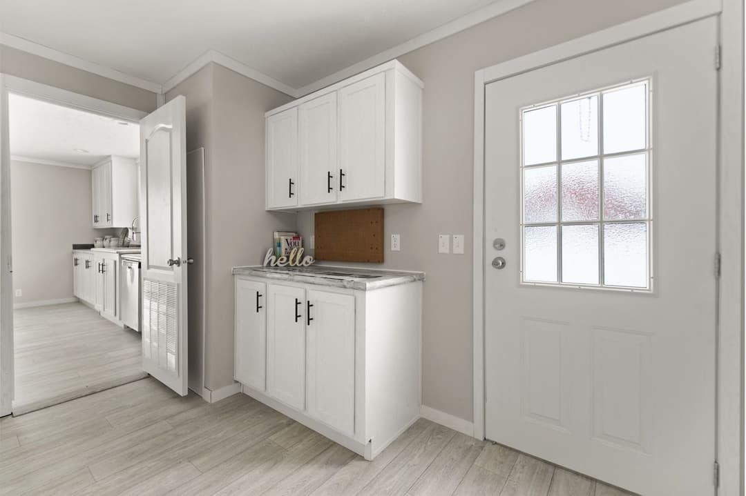 Beam (lot model) interior home features